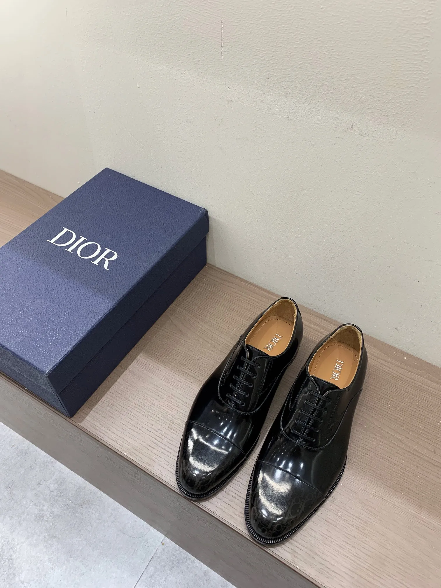 [Dior] Top P: 960💰 Standard code 39-44 (38.45.46 custom-made, non-returnable and non-exchangeable) Dior Dior's latest high-end men's boutique casual leather shoes, imported cowhide upper, water-dyed cowhide lining, imported leather outsole, perfect details are impeccable.